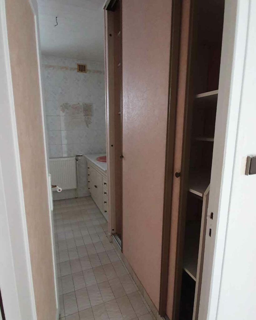 Salle de bain avant rénovation à Palaiseau ( Essonne)